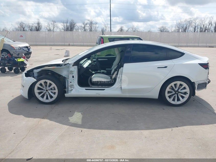 Tesla Model 3 - фото 14