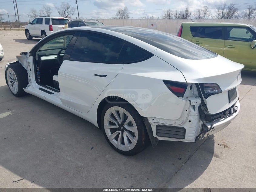 Tesla Model 3 - фото 3