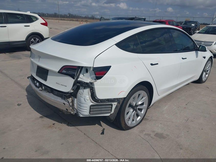 Tesla Model 3 - фото 4