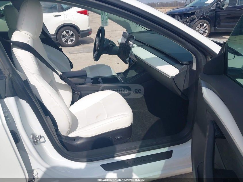 Tesla Model 3 - фото 5