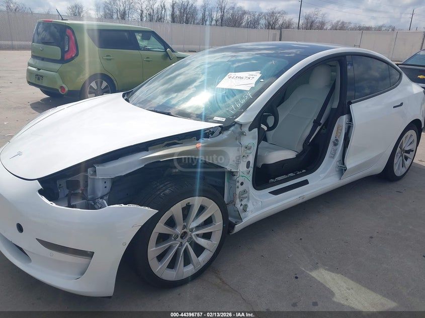 Tesla Model 3 - фото 6