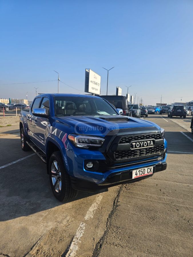 Toyota Tacoma - фото 1