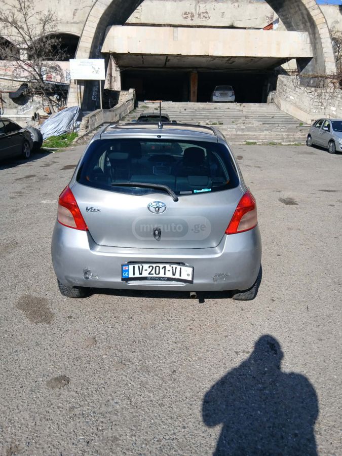 Toyota Vitz - фото 2