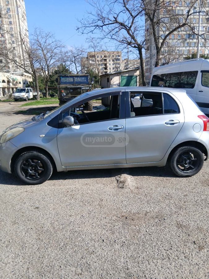 Toyota Vitz - фото 3