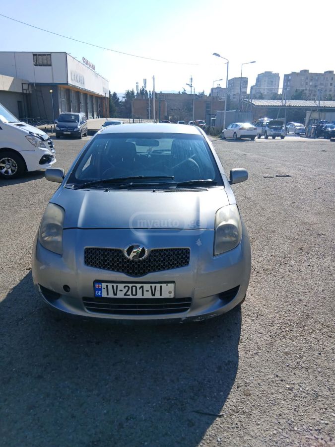 Toyota Vitz - фото 4