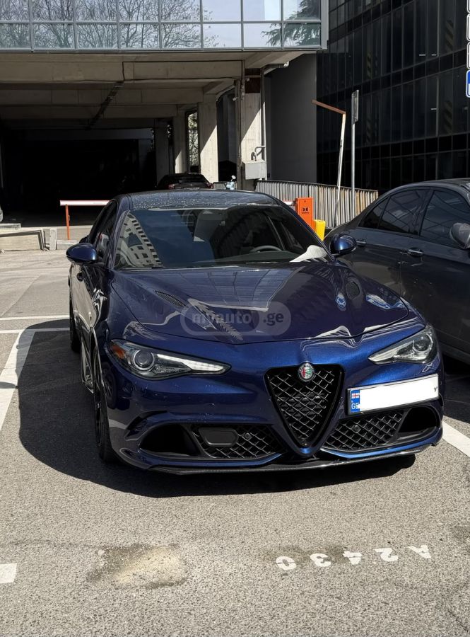 Alfa Romeo Giulia - фото 1