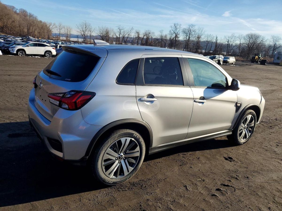 Mitsubishi Outlander - фото 3