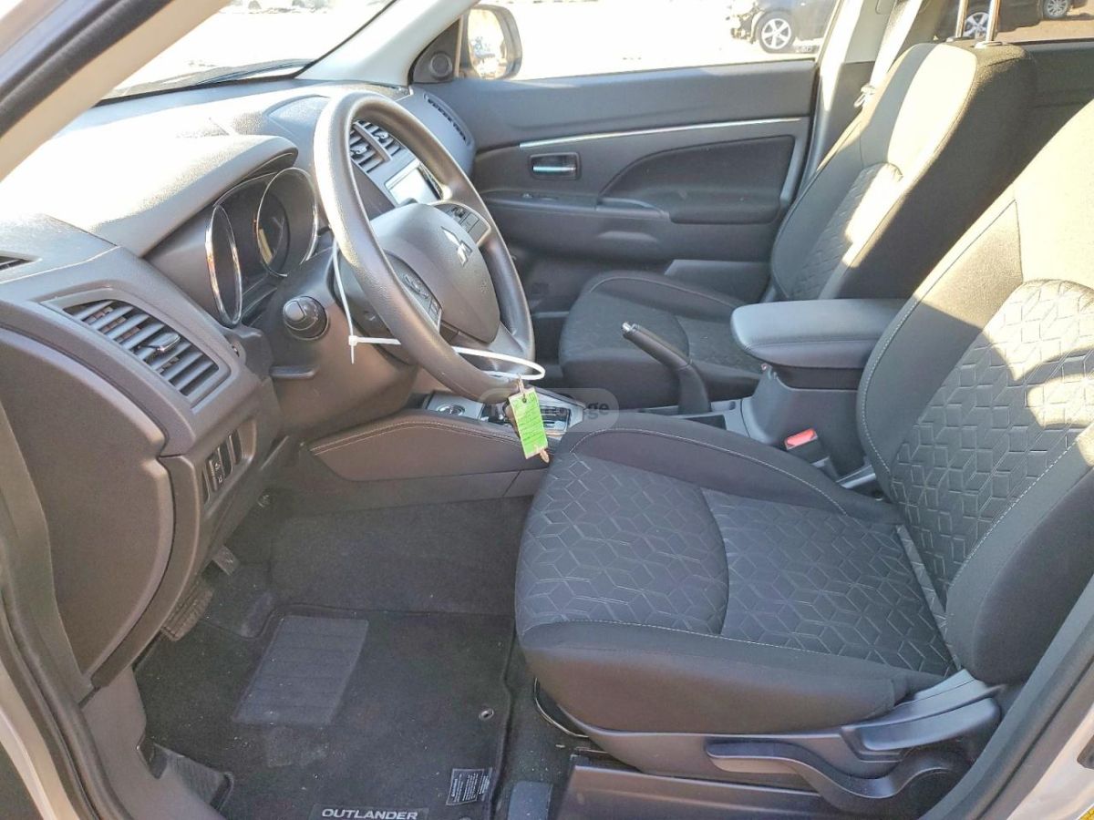 Mitsubishi Outlander - фото 7