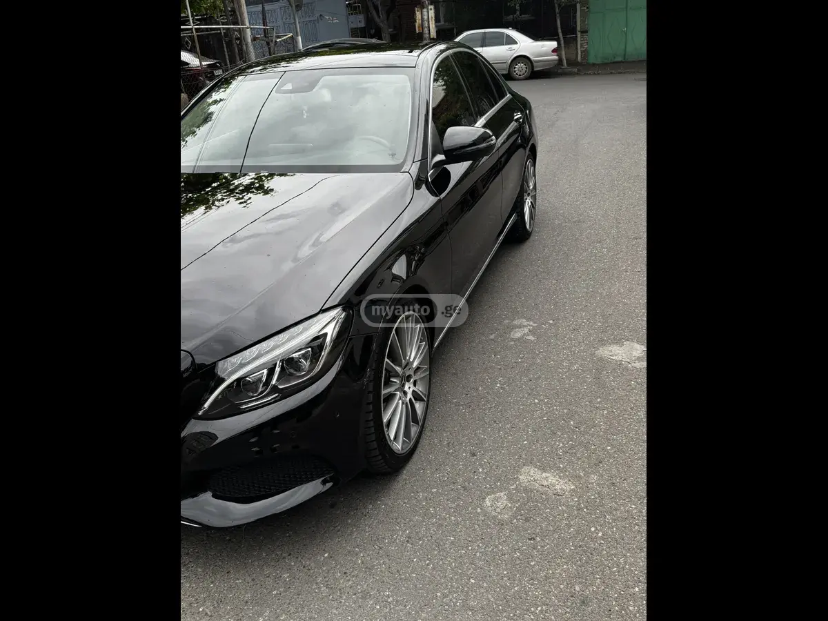 نمای دیگر Mercedes-Benz 2018