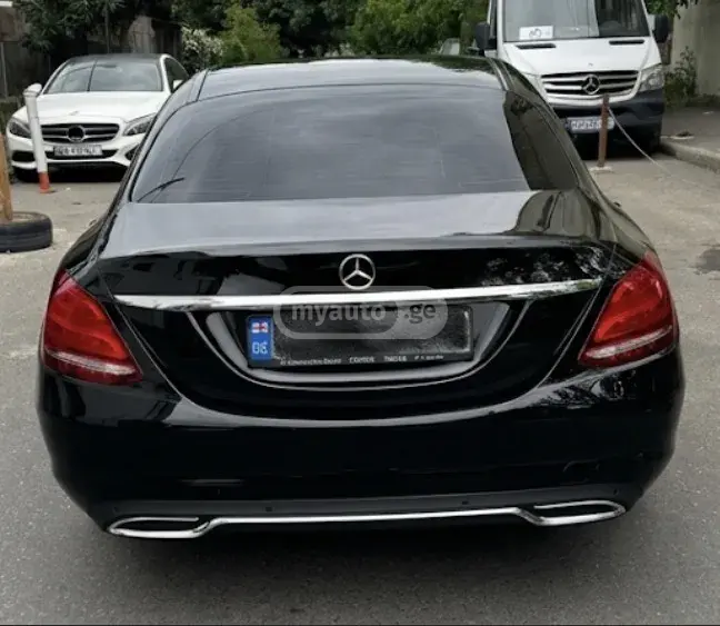 نمای دیگر Mercedes-Benz 2018