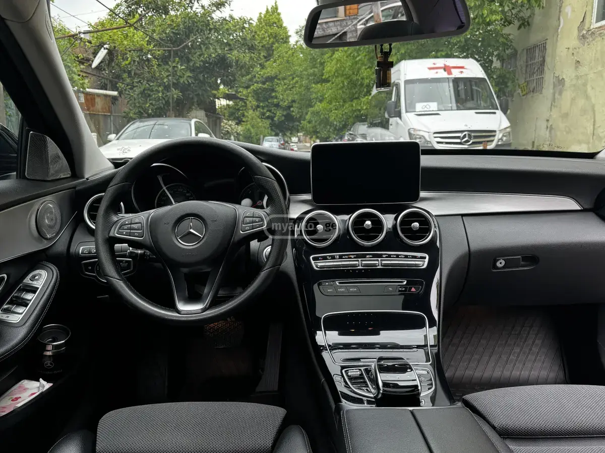 نمای دیگر Mercedes-Benz 2018