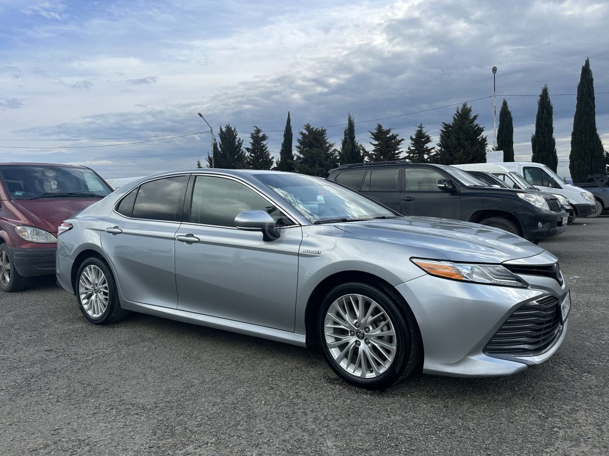 Toyota Camry - фото 2