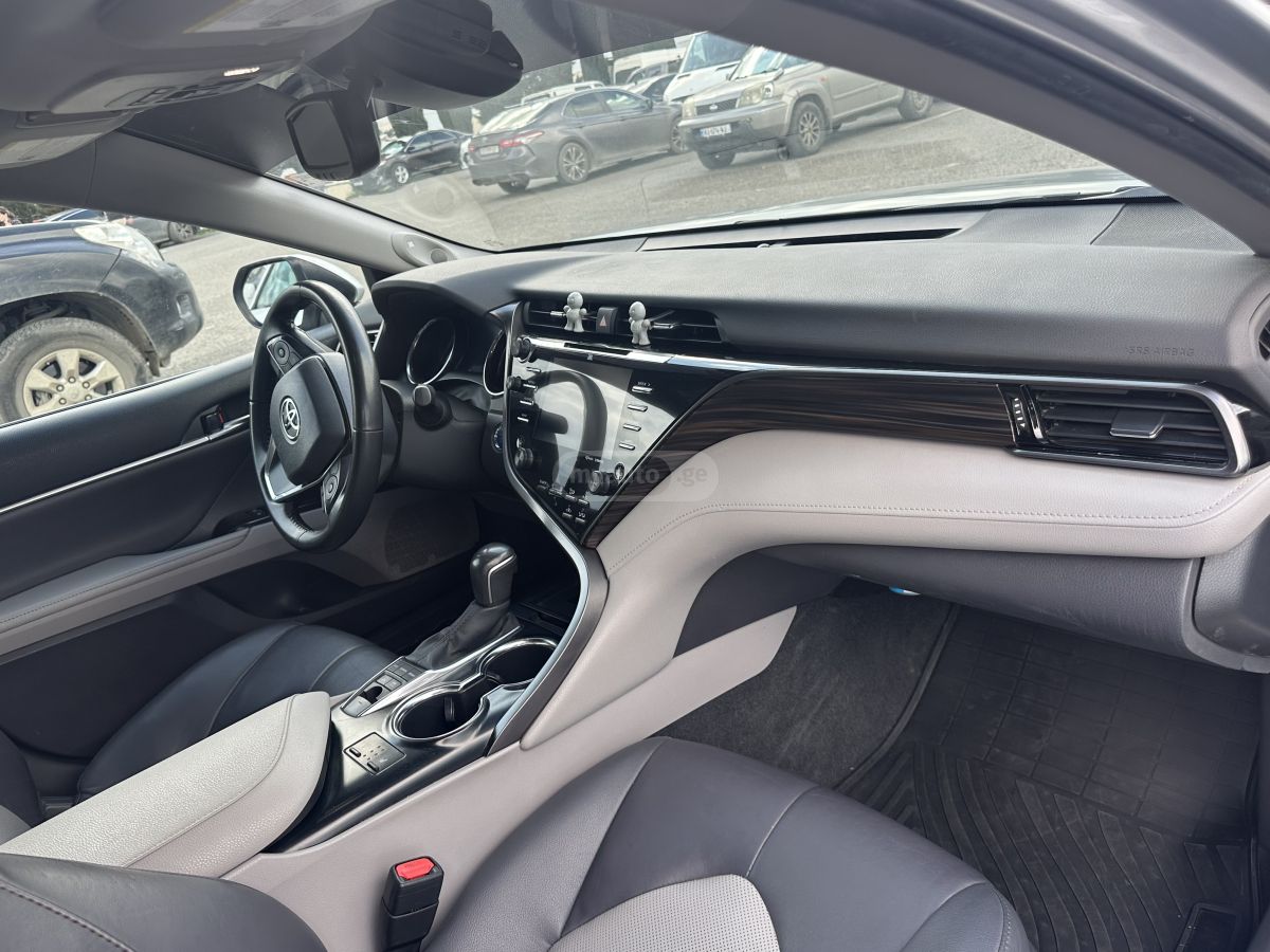 Toyota Camry - фото 6