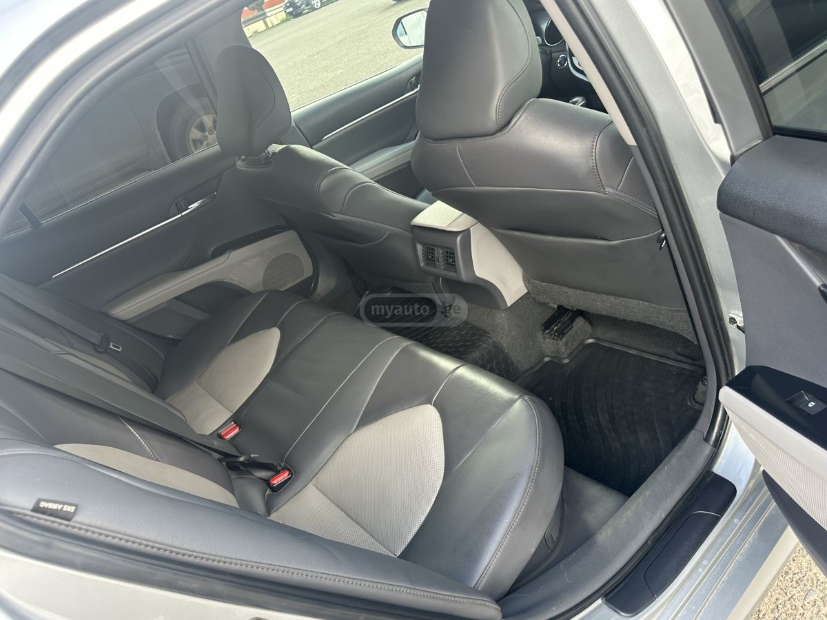 Toyota Camry - фото 8