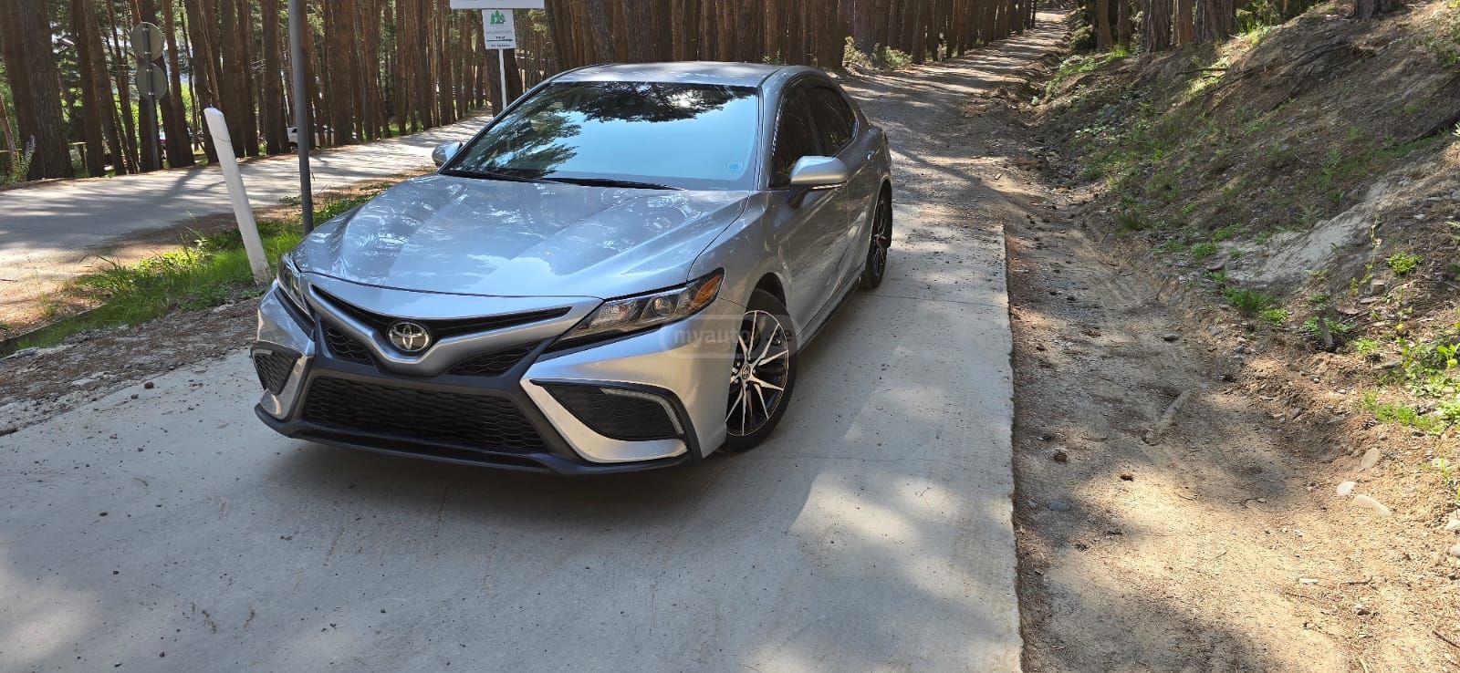 Toyota SE Nightshade 4dr All-Wheel Dr — миниатюра 1