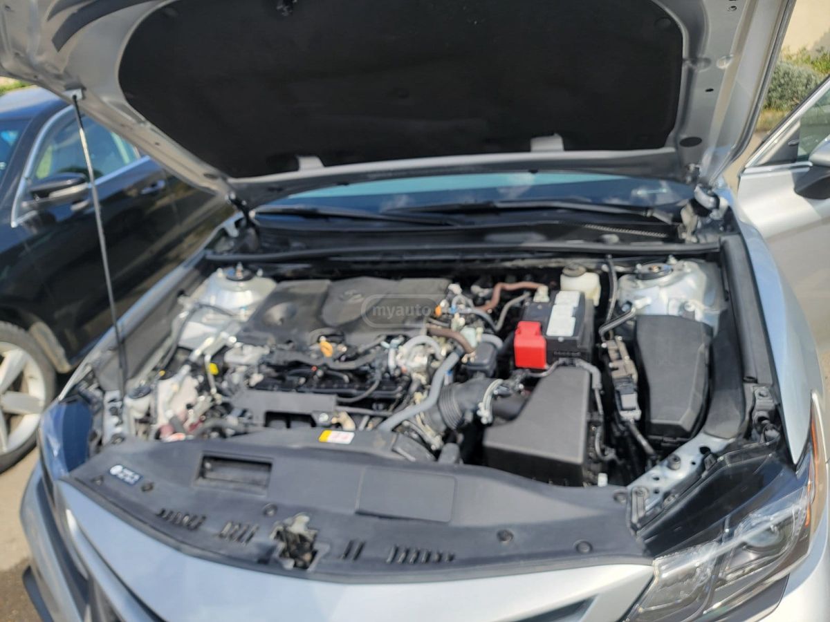 Toyota SE Nightshade 4dr All-Wheel Dr — миниатюра 12