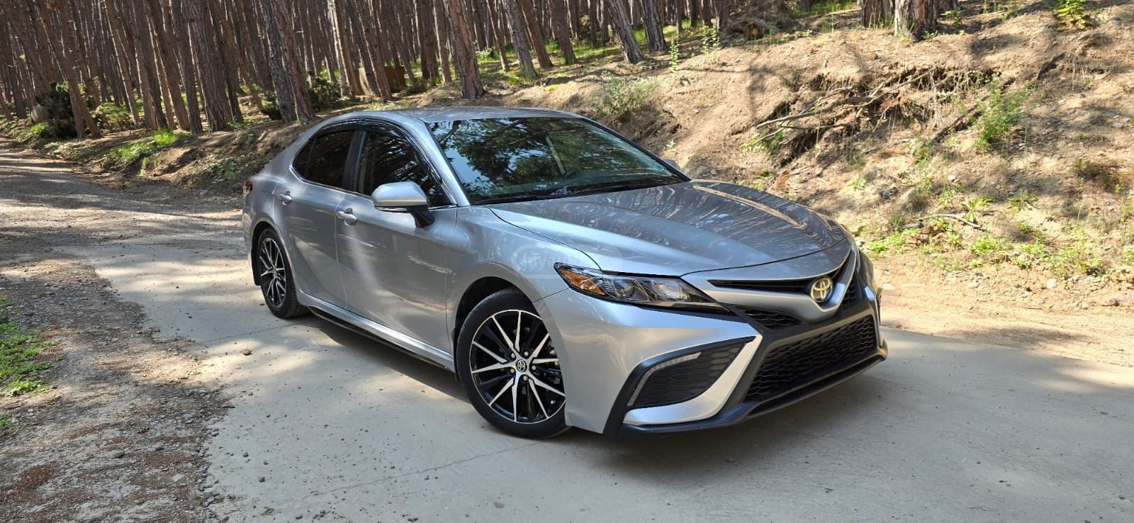 Toyota SE Nightshade 4dr All-Wheel Dr — миниатюра 2