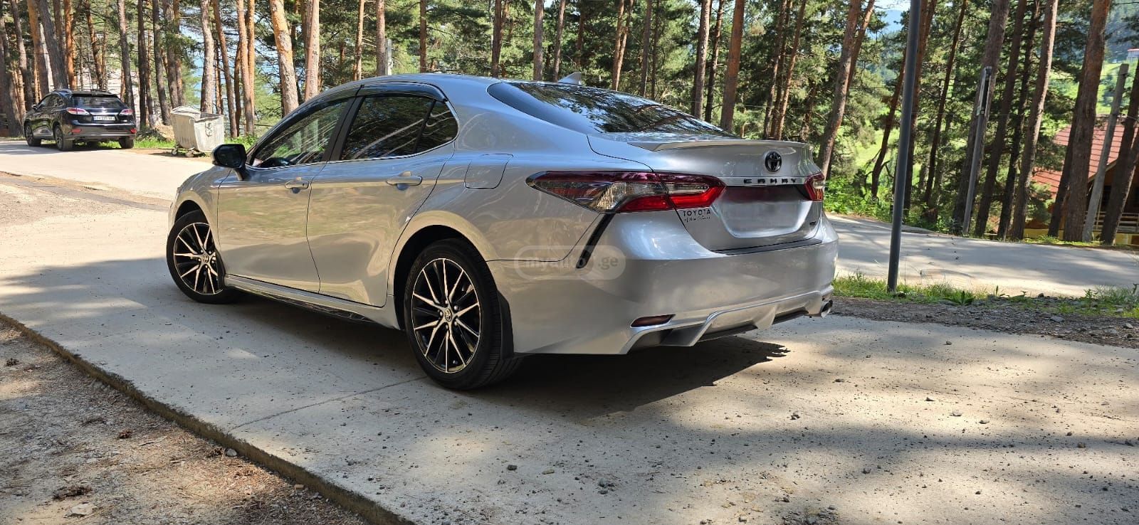 Toyota SE Nightshade 4dr All-Wheel Dr — миниатюра 7