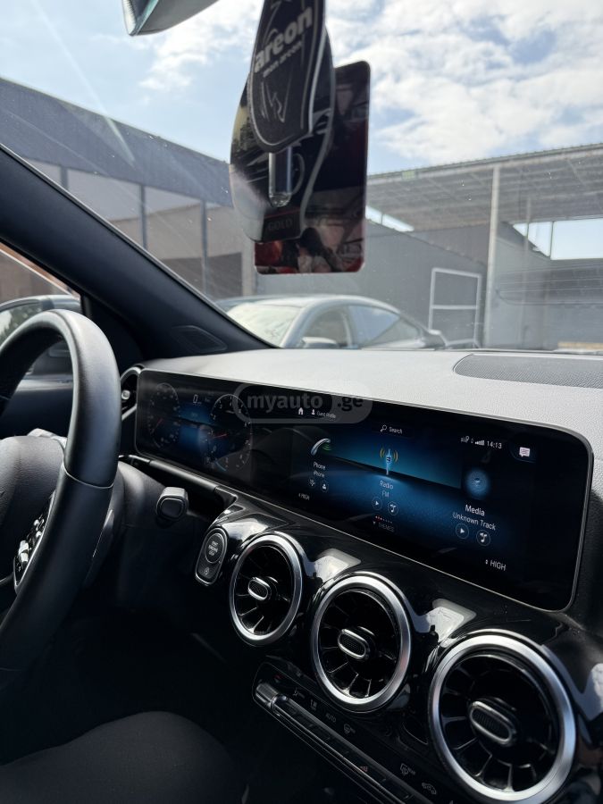 Mercedes-Benz Base GLA 250 4dr All-Wheel Dri — миниатюра 2