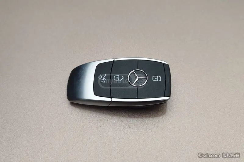 Mercedes-Benz EQA 300 2022 — миниатюра 7