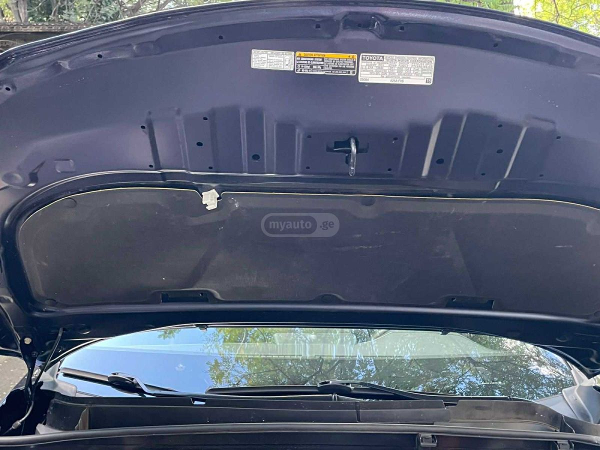 Toyota Nightshade 4dr All-Wheel Drive — миниатюра 13