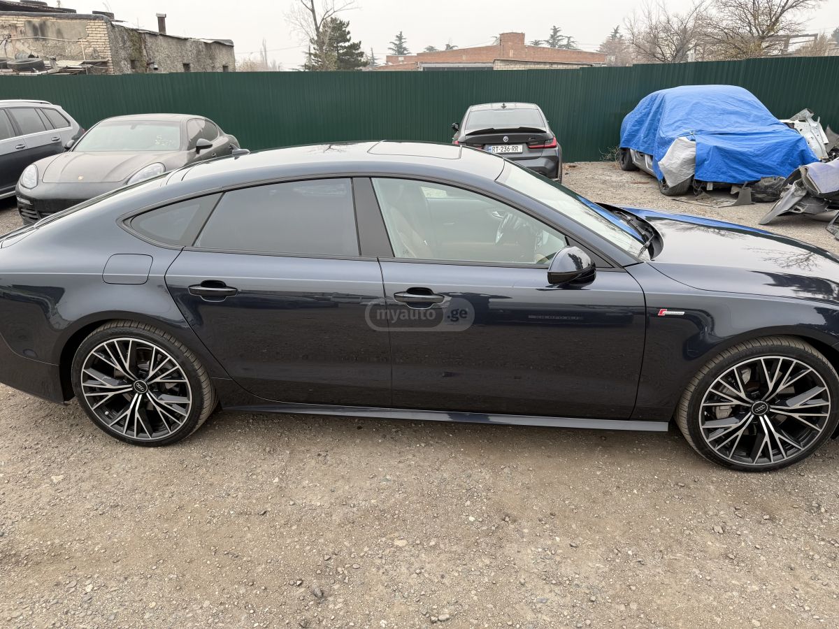 Audi A7 - фото 11