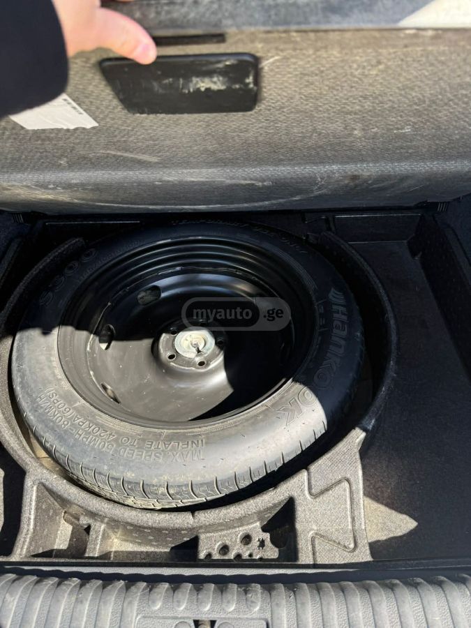 Volkswagen Tiguan - фото 12