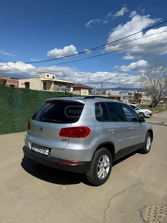 Volkswagen Tiguan - фото 2