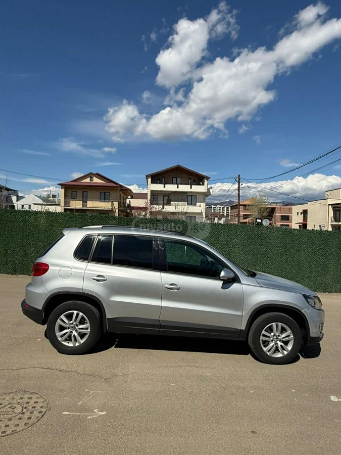 Volkswagen Tiguan - фото 6