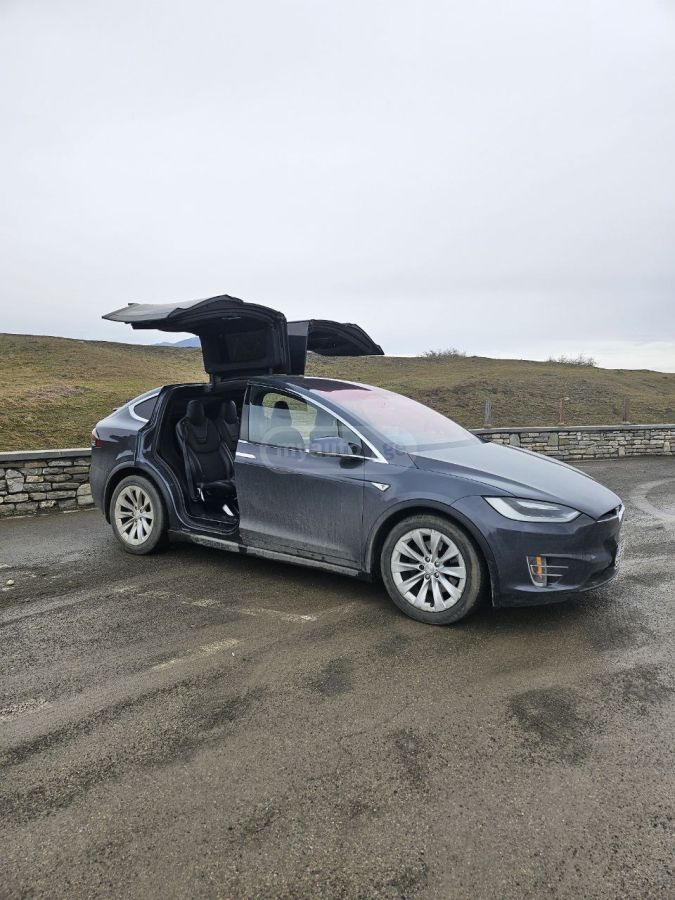 Tesla Model X - фото 10