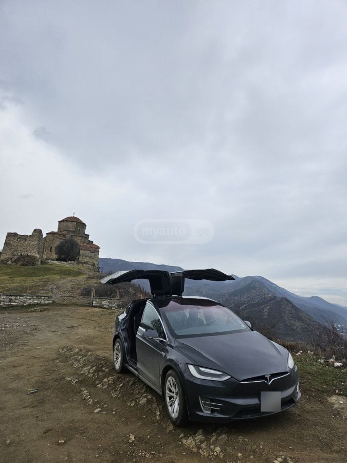 Tesla Model X - фото 8