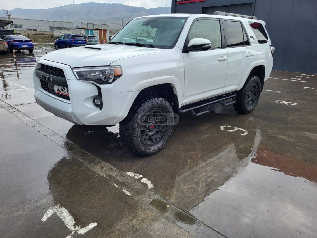 Toyota 4 Runner - фото 1
