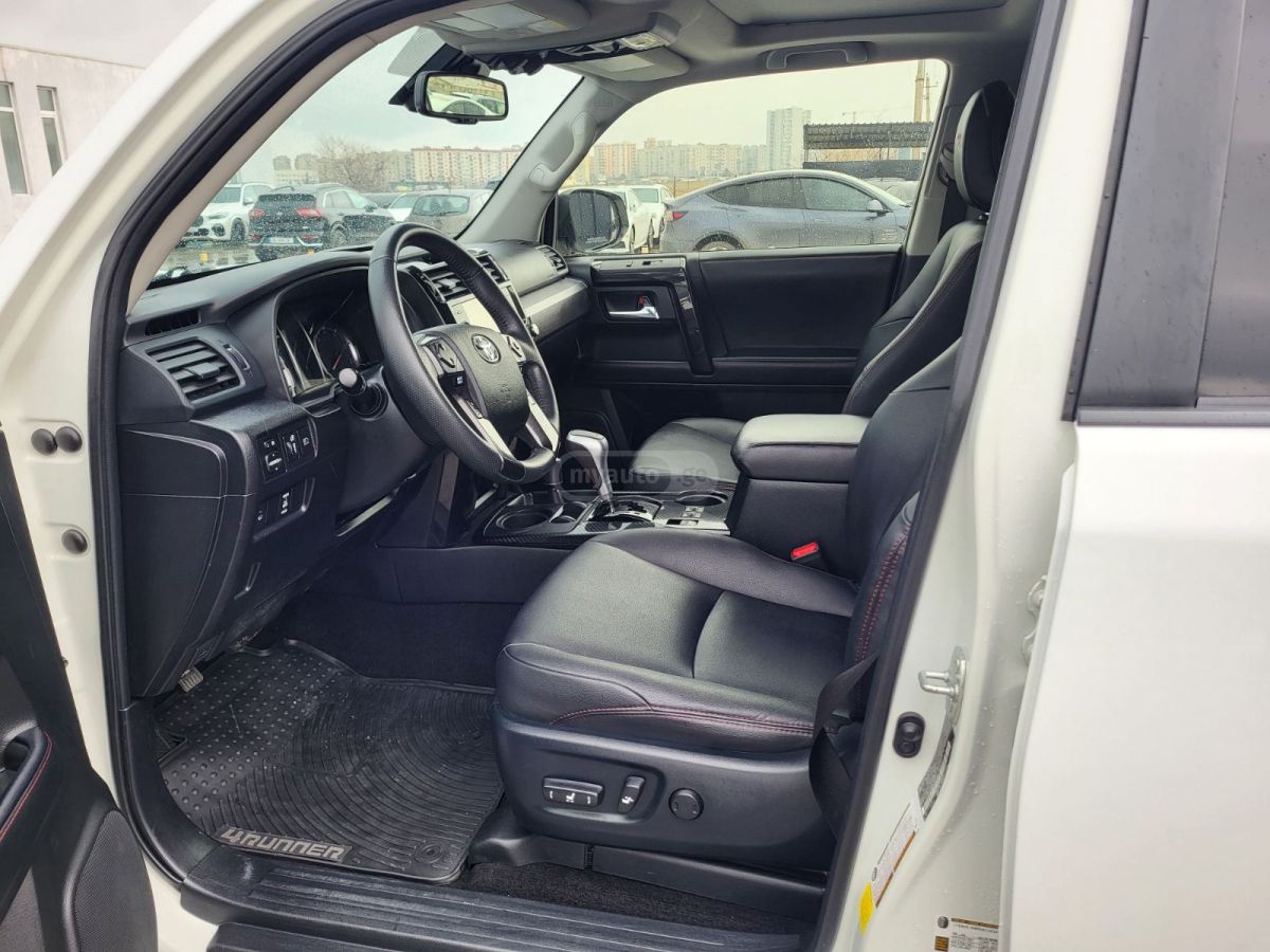 Toyota 4 Runner - фото 11