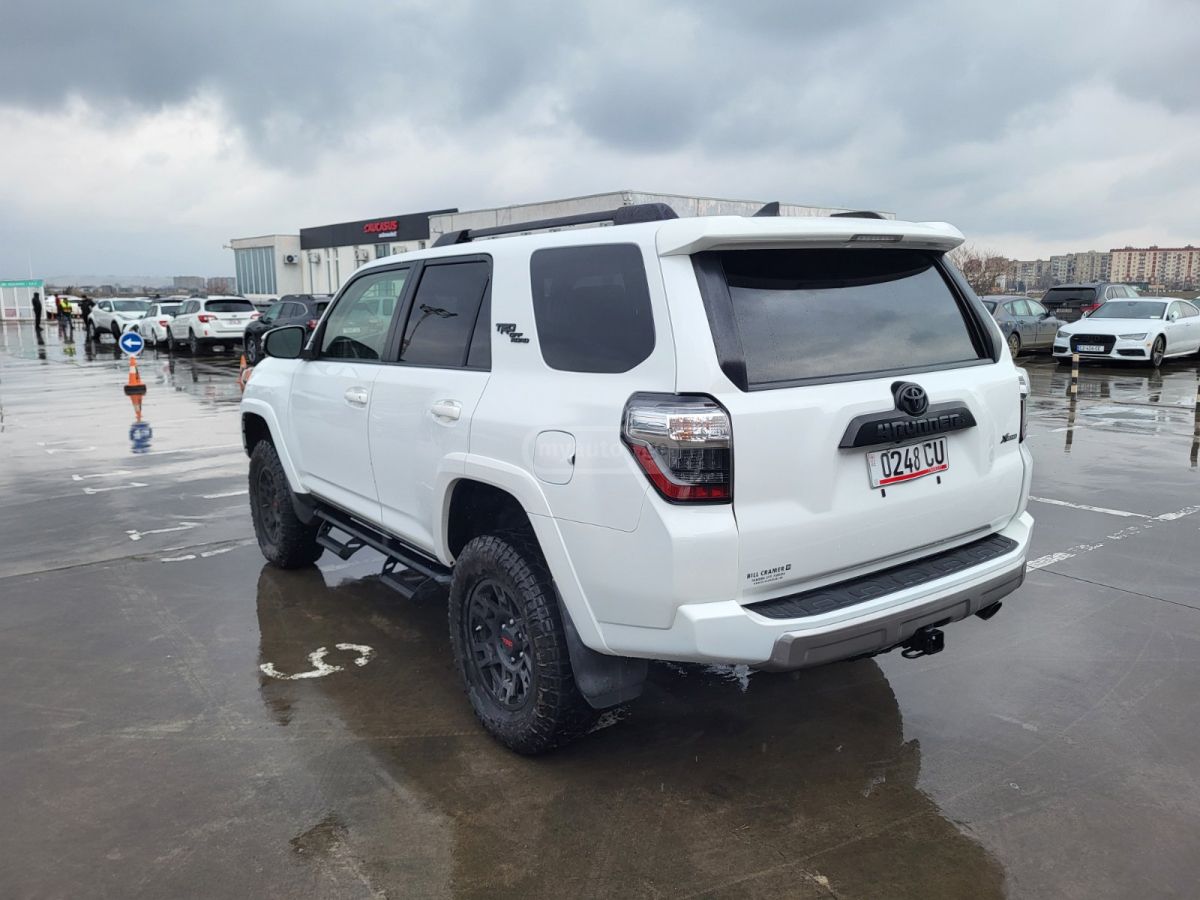 Toyota 4 Runner - фото 2