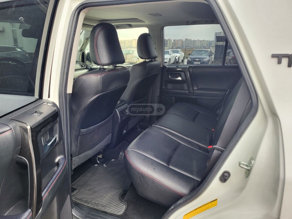 Toyota 4 Runner - фото 9