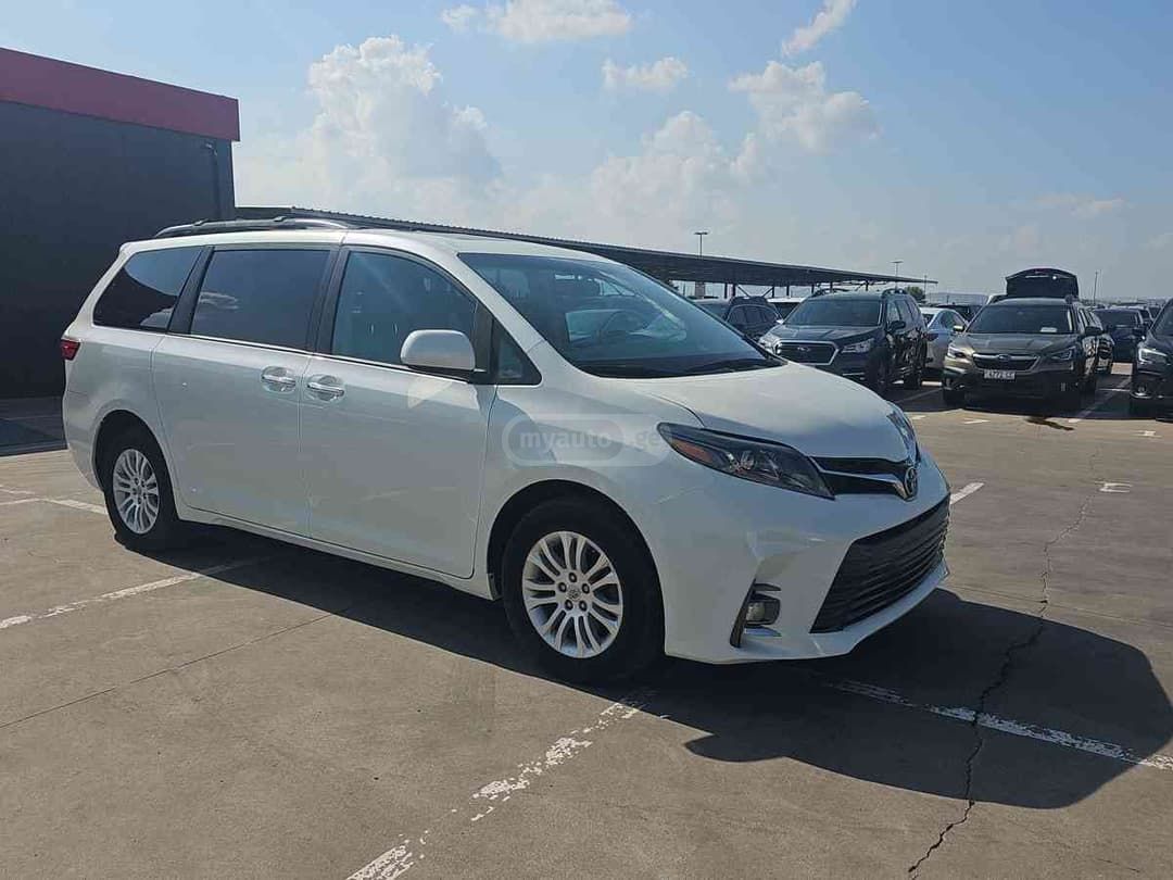 Toyota Sienna - фото 3