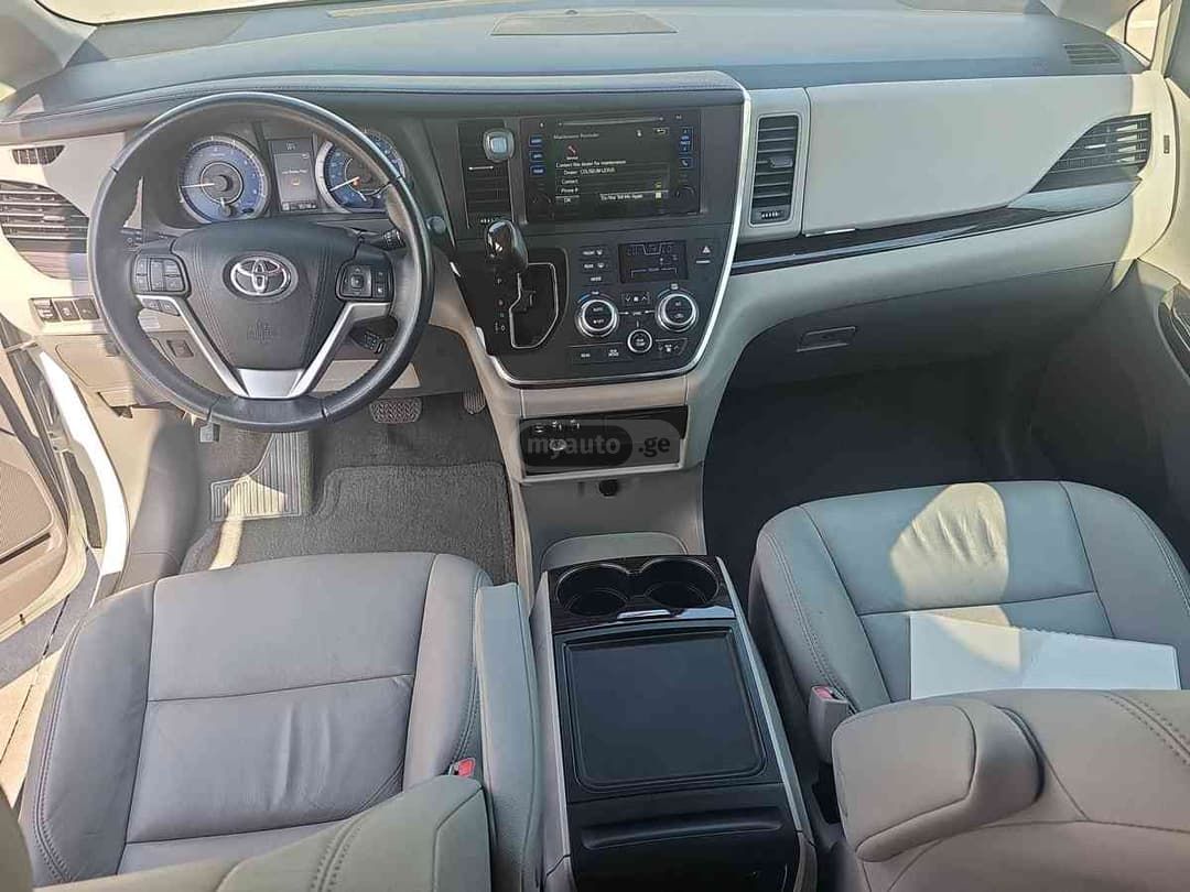 Toyota Sienna - фото 9