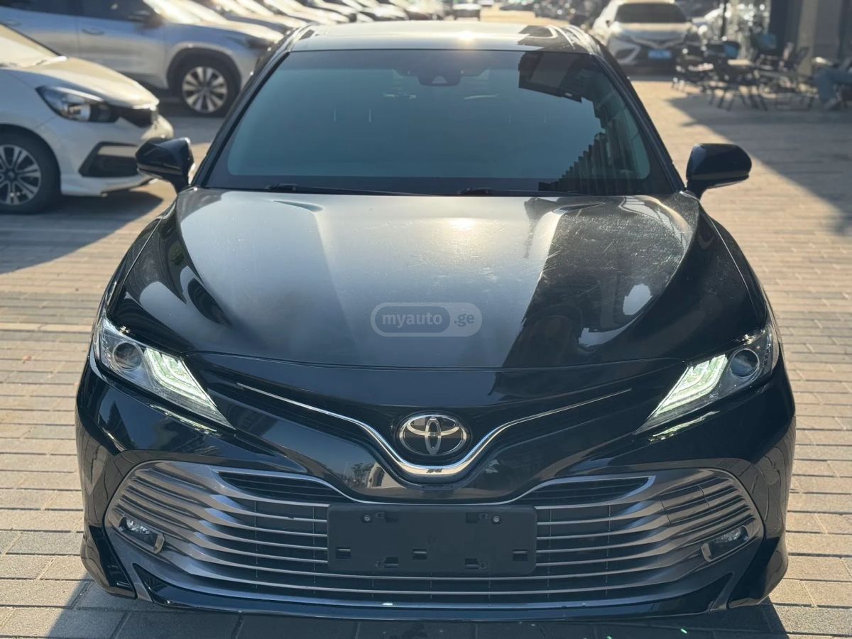 Toyota Camry - фото 2