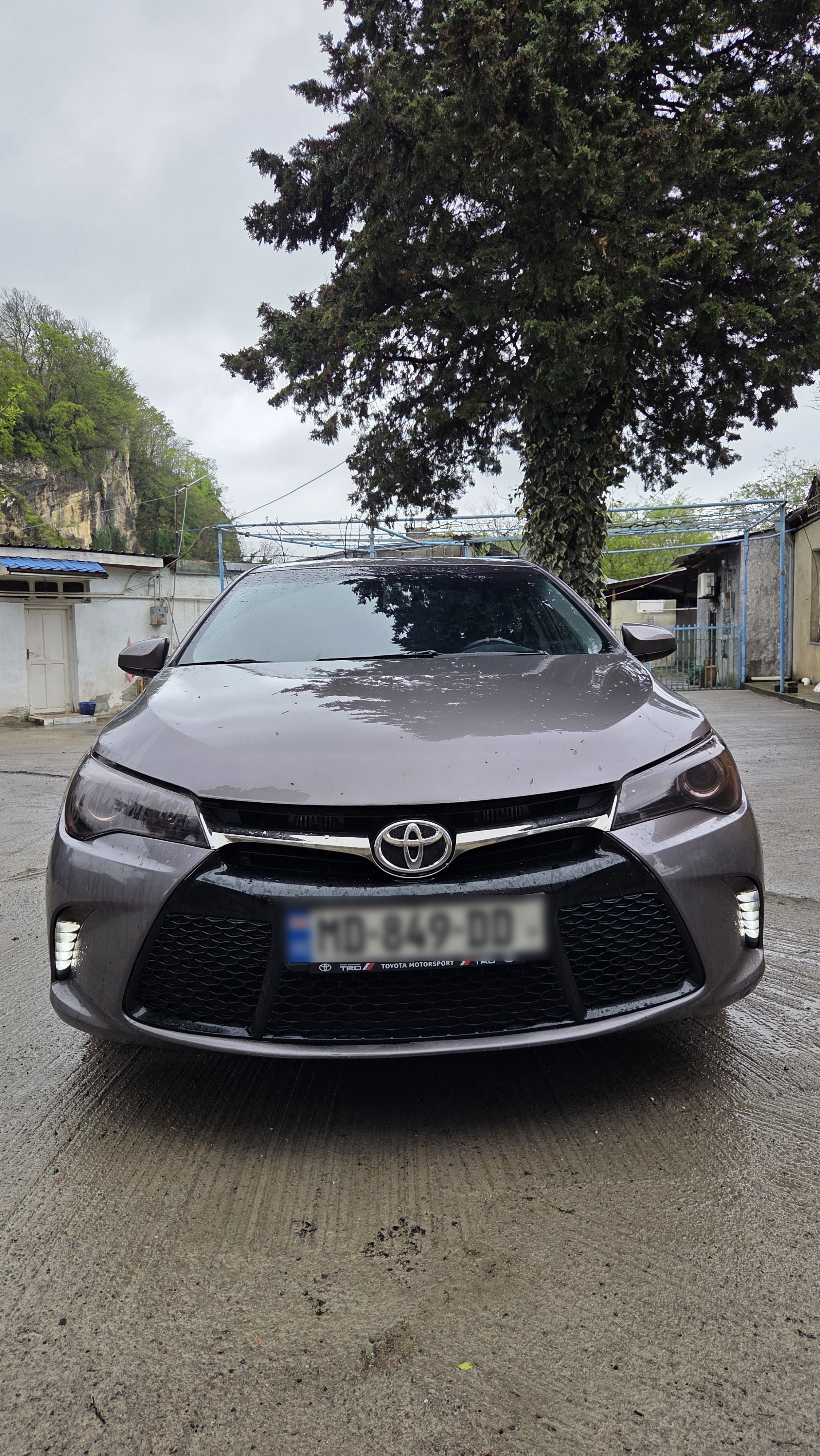 Toyota Camry - фото 1