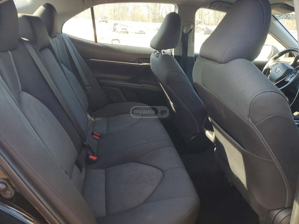 Toyota LE 4dr Front-Wheel Drive Sedan — миниатюра 10