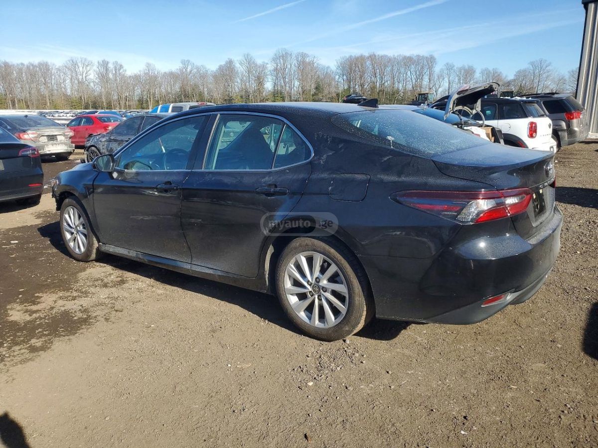 Toyota LE 4dr Front-Wheel Drive Sedan — миниатюра 2