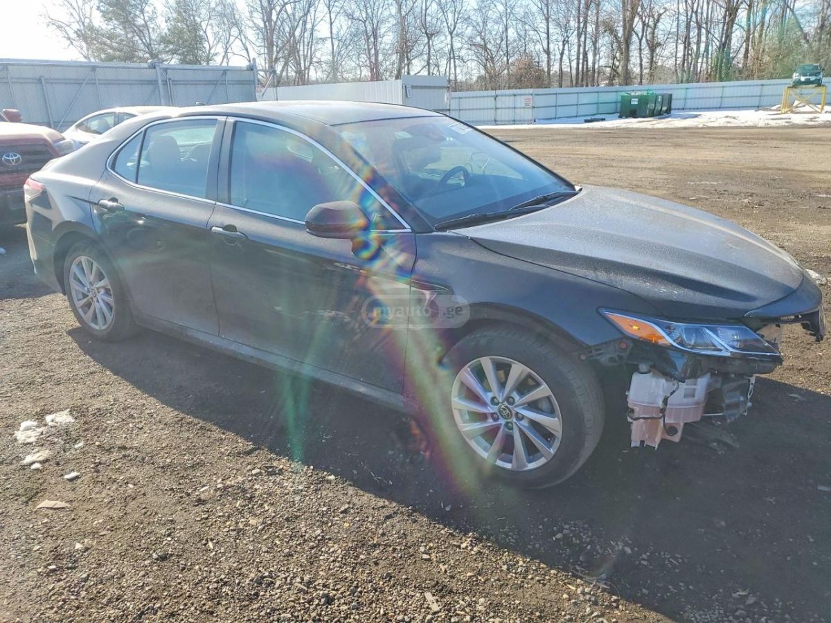 Toyota LE 4dr Front-Wheel Drive Sedan — миниатюра 4