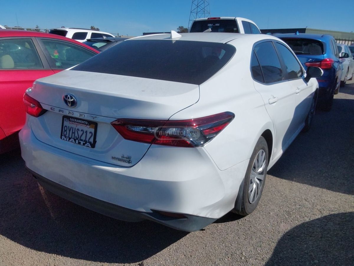 Toyota Camry - фото 4
