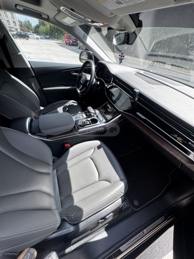 Audi Q8 - фото 12