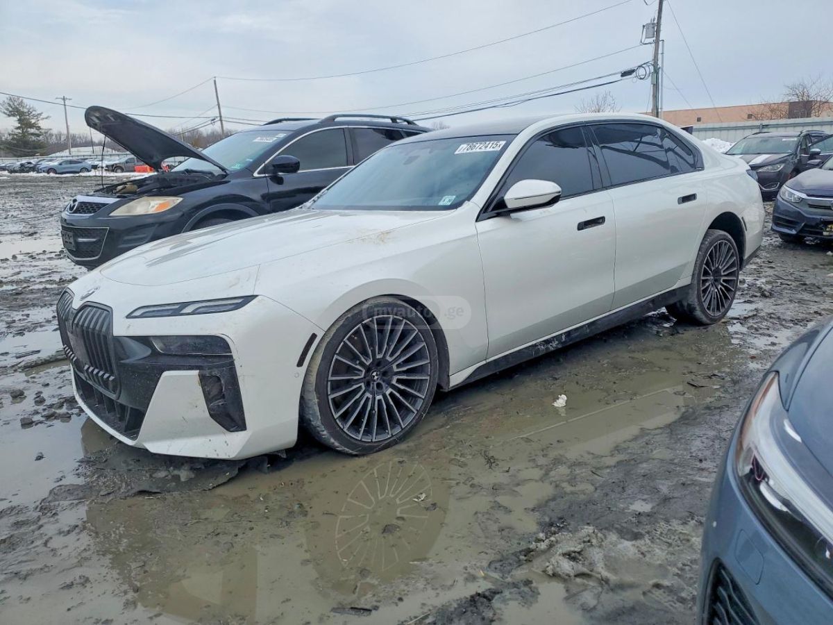 BMW 740 - фото 1