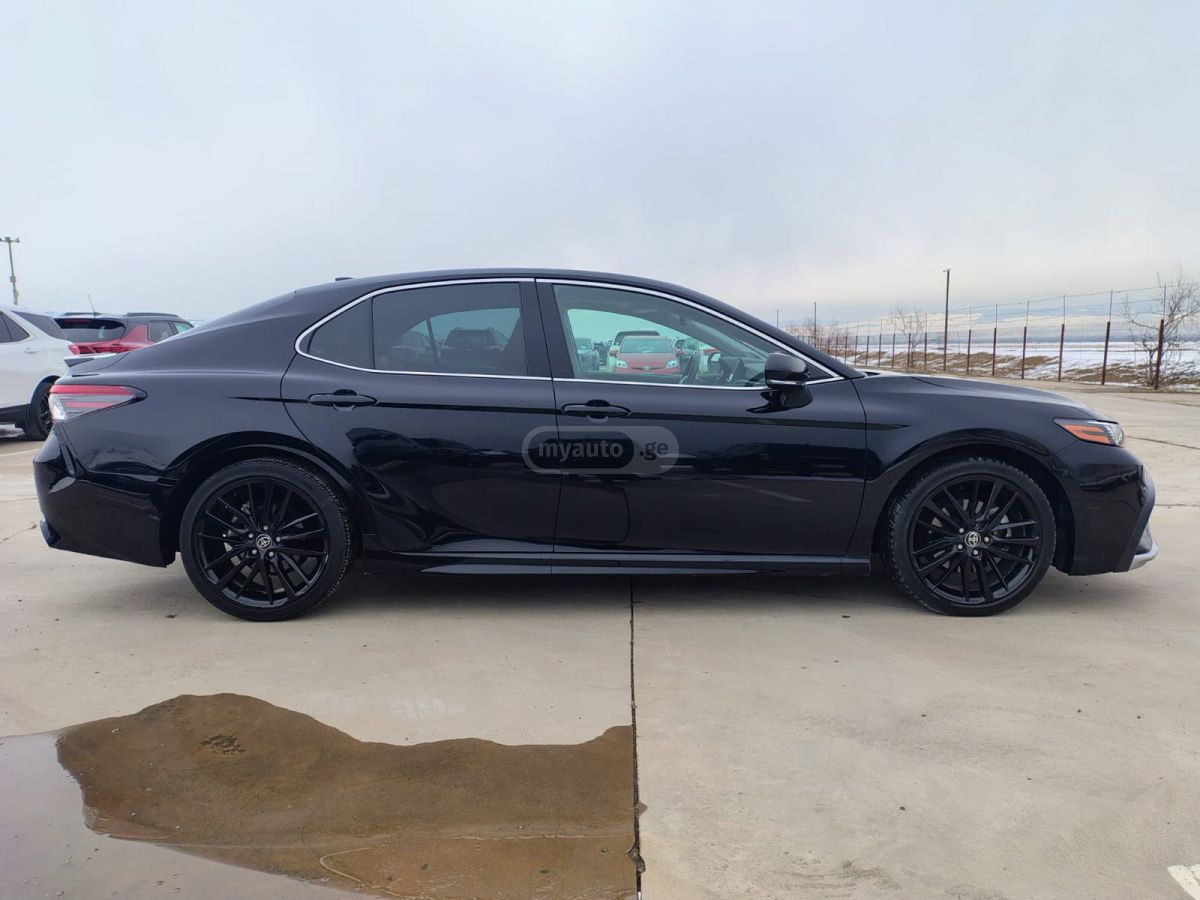 Toyota XSE 4dr Sedan CVT — миниатюра 4