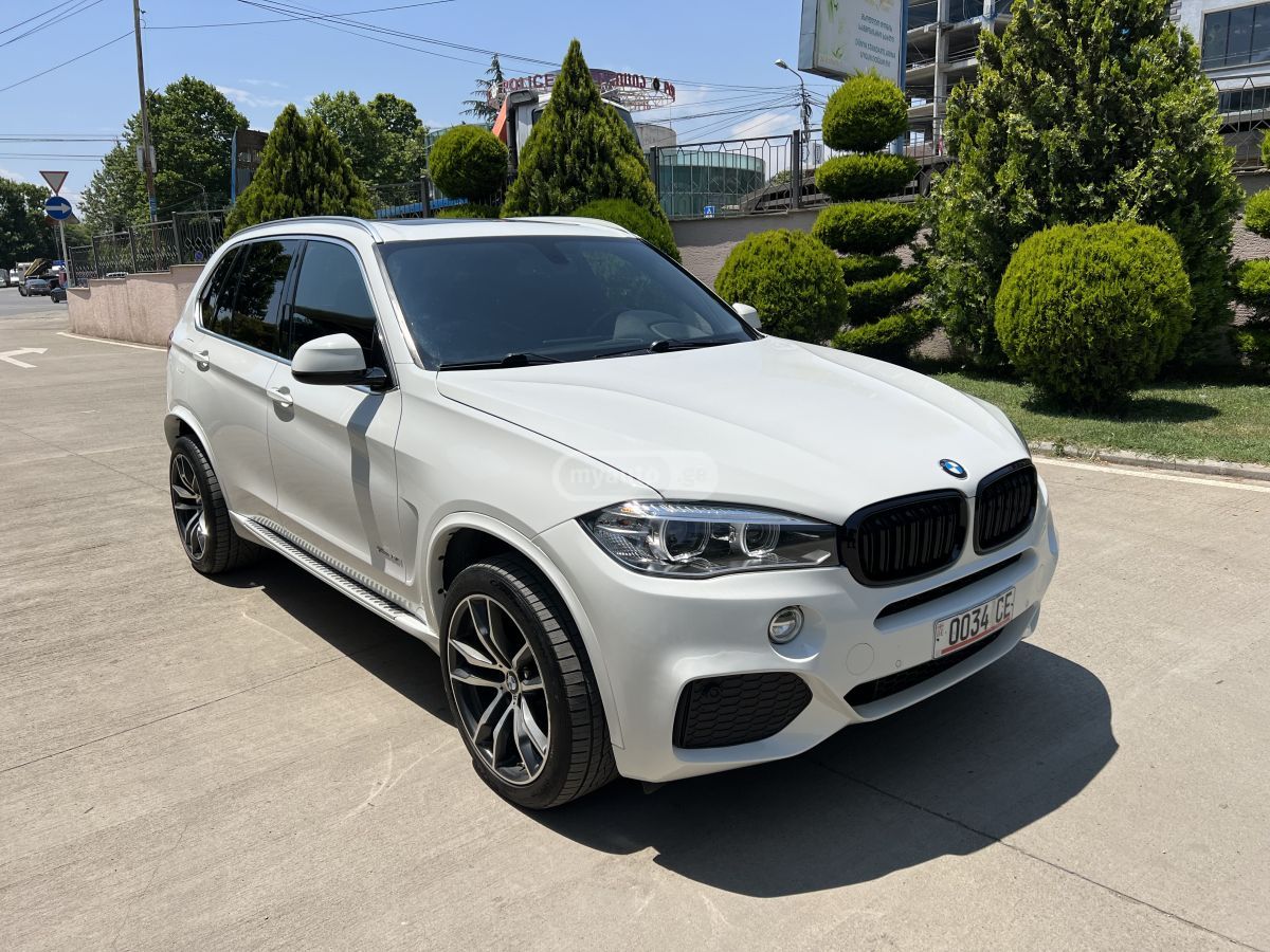 BMWX52017