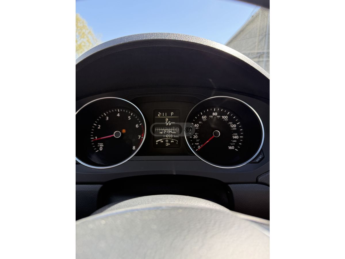 Volkswagen Jetta - фото 5