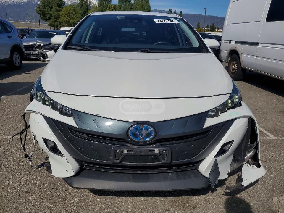 Toyota Prius Prime - фото 1