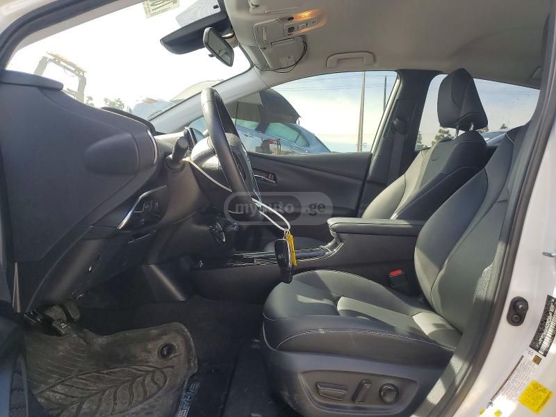 Toyota Prius Prime - фото 11